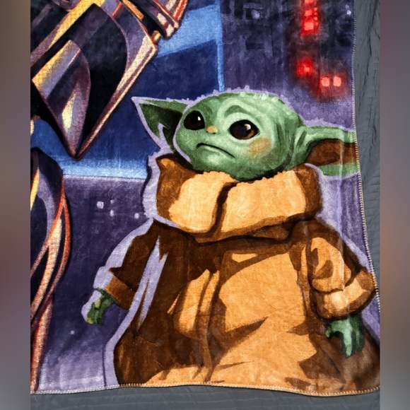 Star Wars “The Mandalorian Vintage Child” Throw Blanket Faux Fur Super Soft Warm - Picture 2 of 12